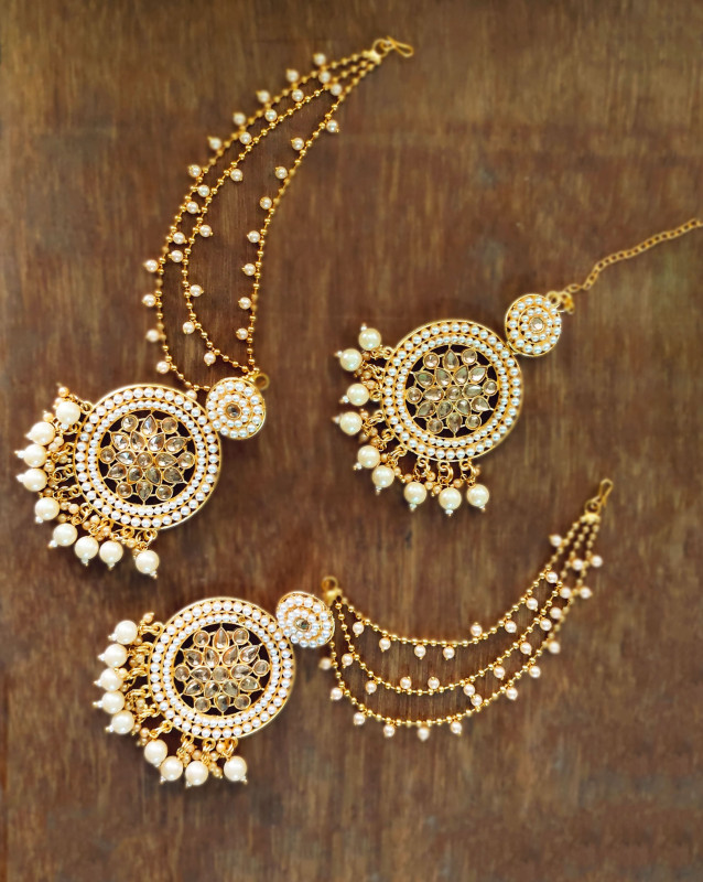 Pearl earring and maangtika set