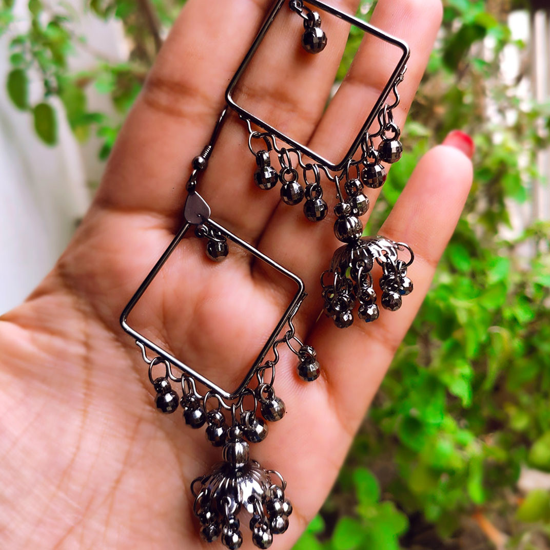 Obsidian Petal Drops