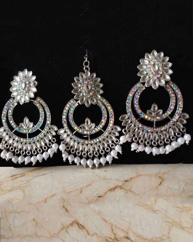 Sliver jhumka with magtika